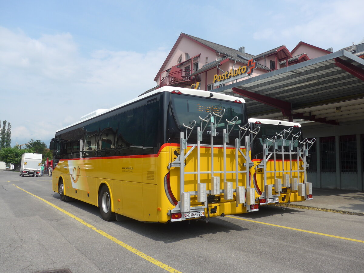 (226'703) - Flck, Brienz - Nr. 24/BE 868'724 - Iveco am 24. Juli 2021 in Meiringen, Postautostation