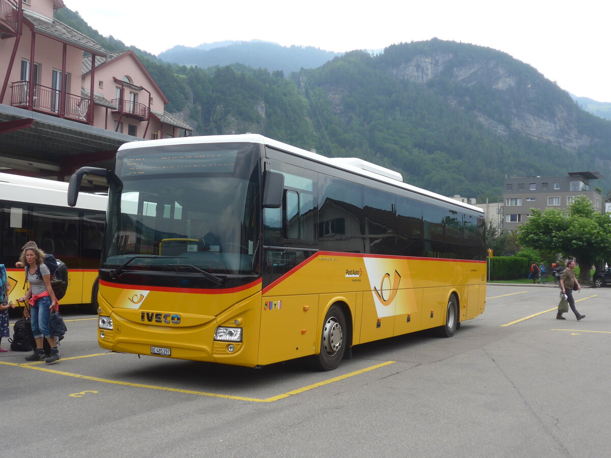 (226'714) - PostAuto Bern - Nr. 88/BE 485'297 - Iveco am 24. Juli 2021 in Meiringen, Postautostation