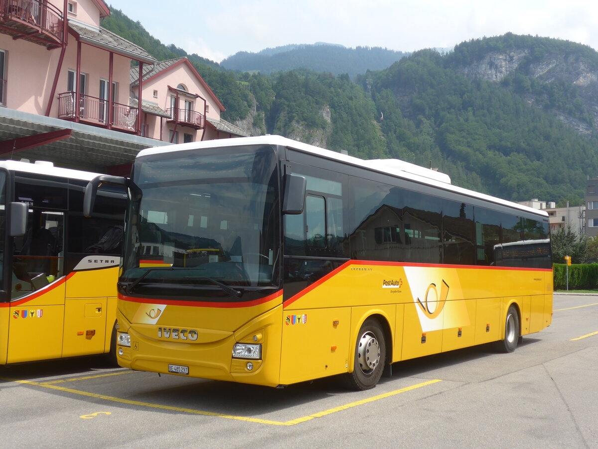 (226'721) - PostAuto Bern - Nr. 88/BE 485'297 - Iveco am 24. Juli 2021 in Meiringen, Postautostation