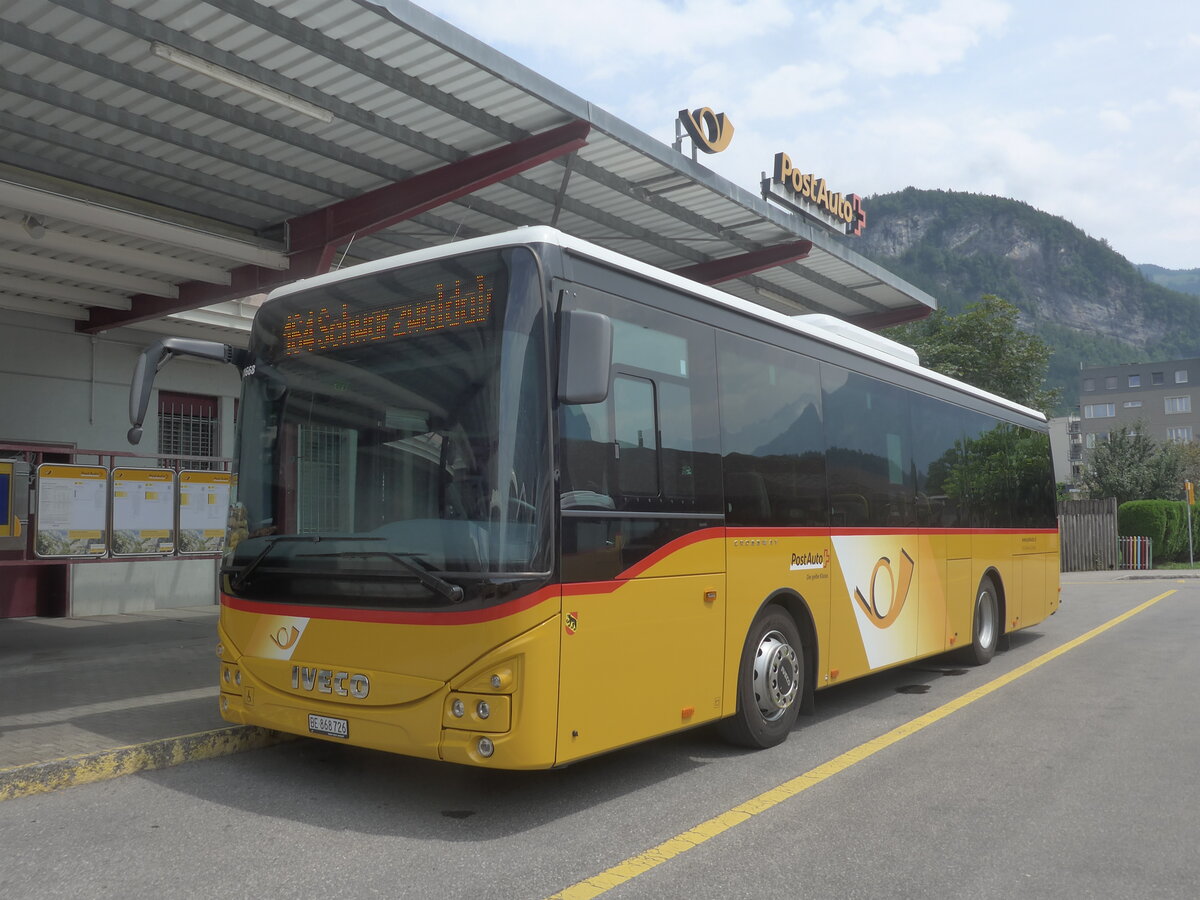 (226'722) - Flck, Brienz - Nr. 26/BE 868'726 - Iveco am 24. Juli 2021 in Meiringen, Postautostation