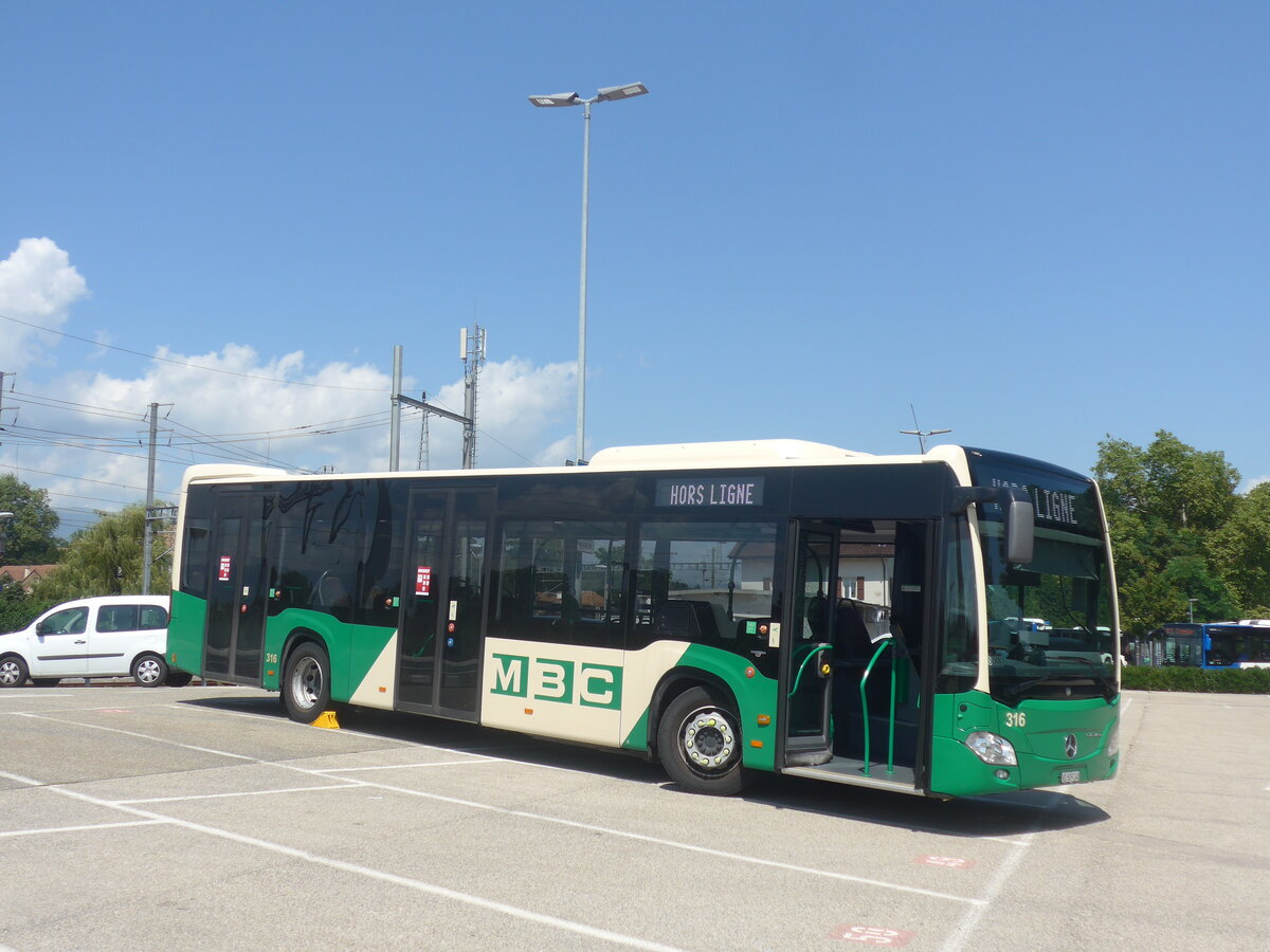 (227'317) - MBC Morges - Nr. 316/VD 509'248 - Mercedes am 15. August 2021 beim Bahnhof Coppet