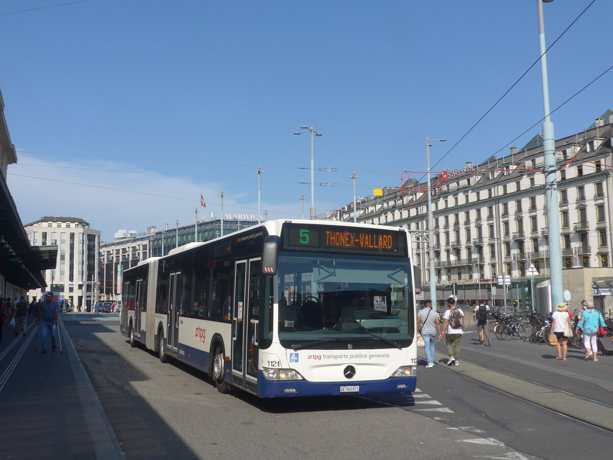 (227'350) - TPG Genve - Nr. 1121/GE 960'960'871 - Mercedes am 15. August 2021 beim Bahnhof Genve