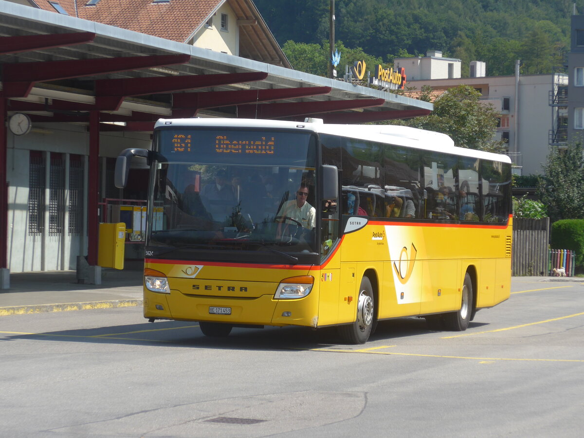 (227'457) - PostAuto Bern - Nr. 73/BE 171'453 - Setra (ex AVG Meiringen Nr. 73) am 21. August 2021 in Meiringen, Postautostation