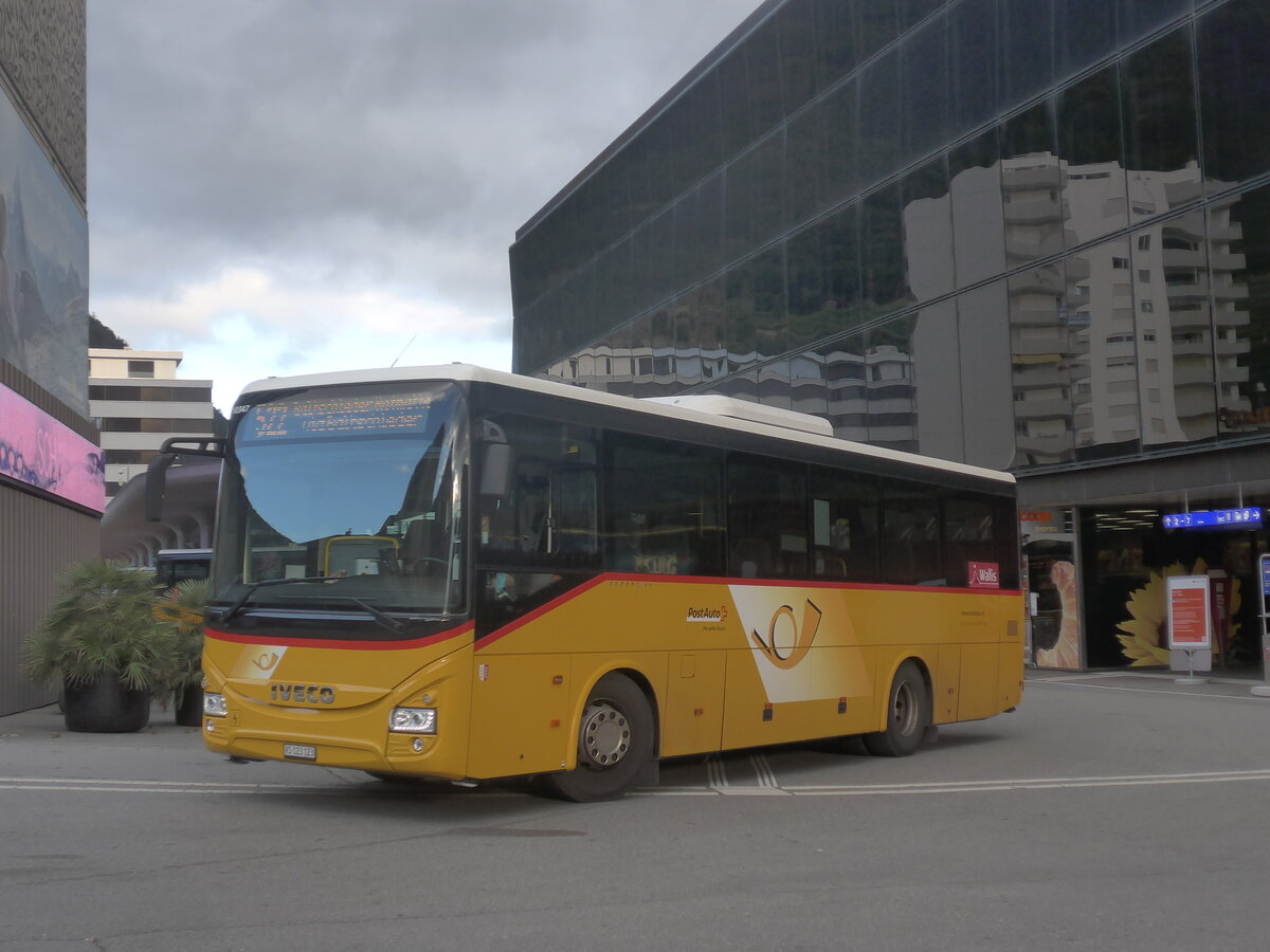 (227'592) - BUS-trans, Visp - VS 123'123 - Iveco am 29. August 2021 beim Bahnhof Visp