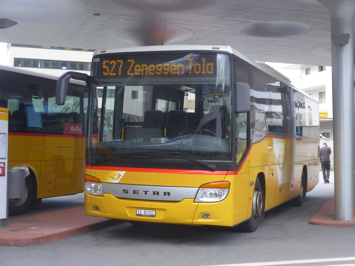 (227'603) - Autotour, Visp - VS 81'111 - Setra am 29. August 2021 beim Bahnhof Visp