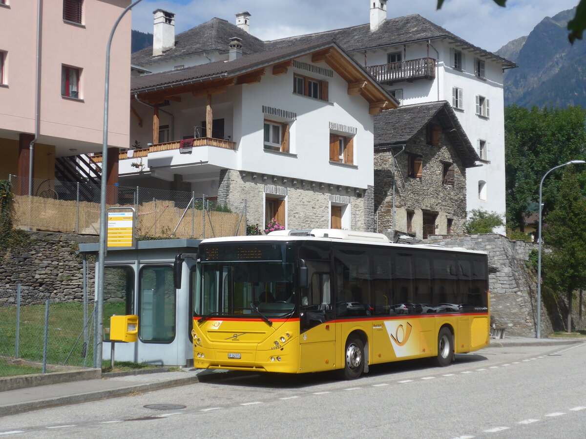 (227'947) - PostAuto Graubnden - GR 162'974 - Volvo am 11. September 2021 in Mesocco, Stazione