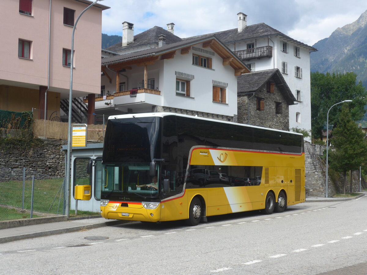 (227'953) - PostAuto Graubnden - GR 170'402 - Van Hool am 11. September 2021 in Mesocco, Stazione