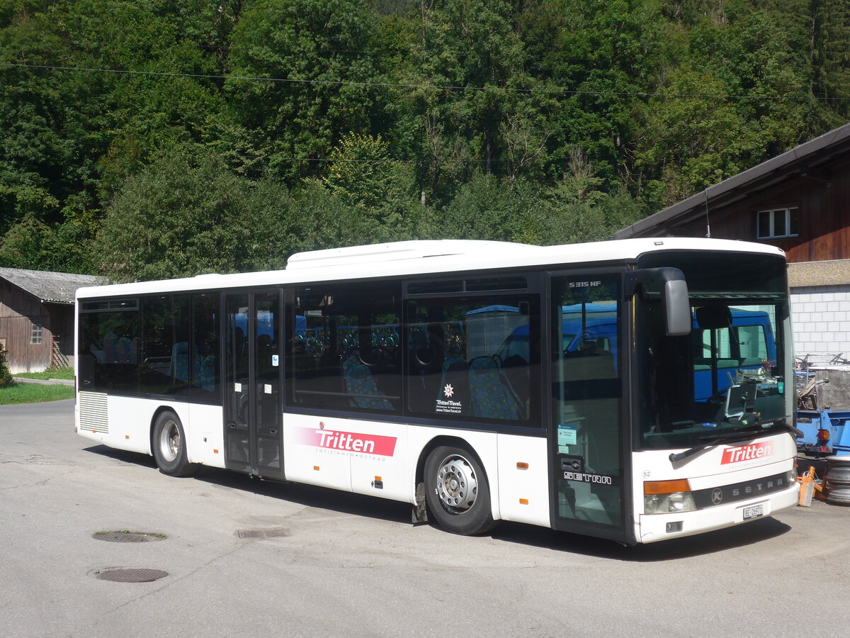 (228'016) - Tritten, Zweisimmen - Nr. 52/BE 26'971 - Setra (ex Interbus, Yverdon Nr. 52; ex AAGL Liestal Nr. 63) am 13. September 2021 in Zweisimmen, Garage