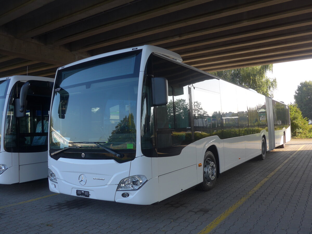 (228'047) - CarPostal Ouest - PID 11'737 - Mercedes am 18. September 2021 in Kerzers, Murtenstrasse