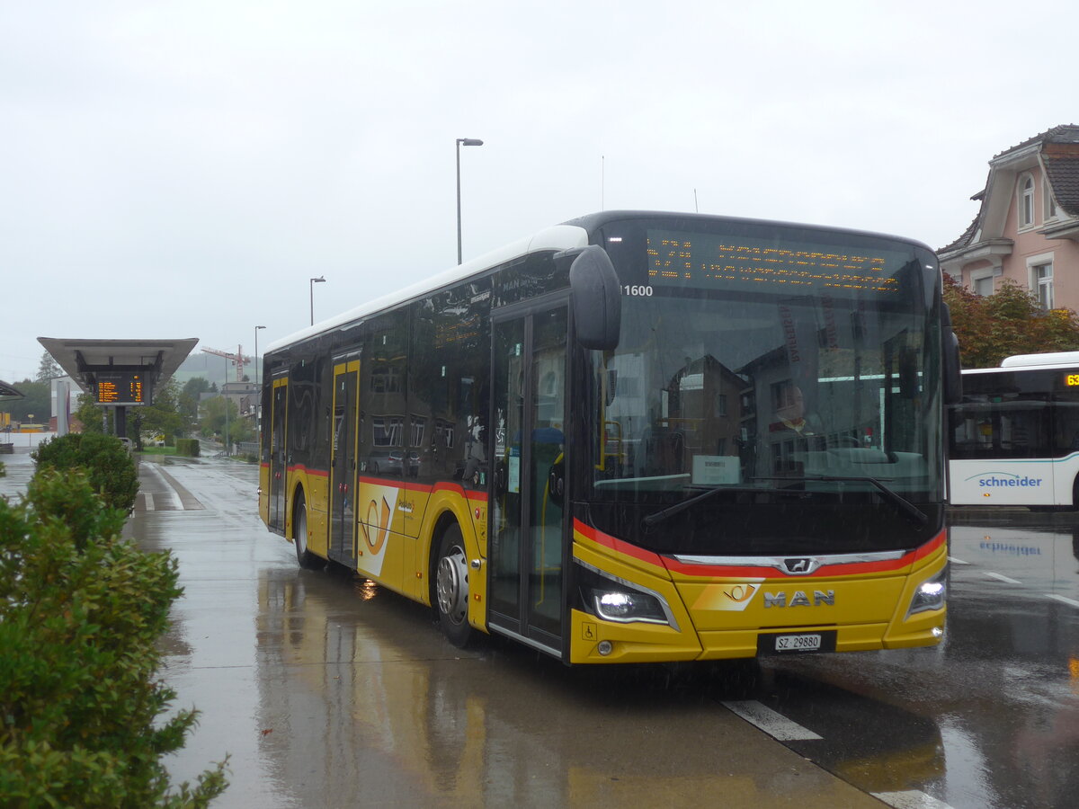 (228'147) - PostAuto Ostschweiz - SZ 29'880 - MAN am 19. September 2021 beim Bahnhof Uznach