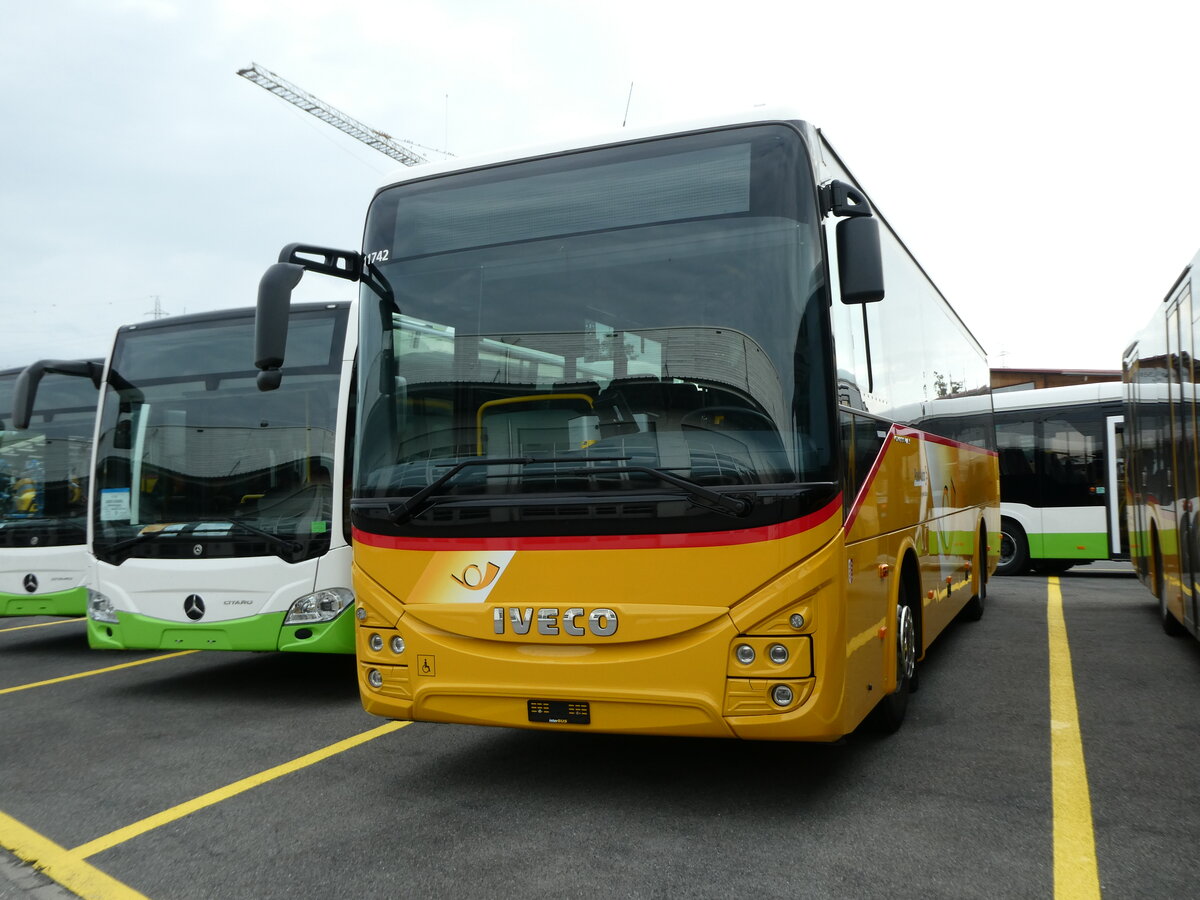 (228'308) - Autotour, Visp - PID 11'742 - Iveco am 25. September 2021 in Kerzers, Interbus