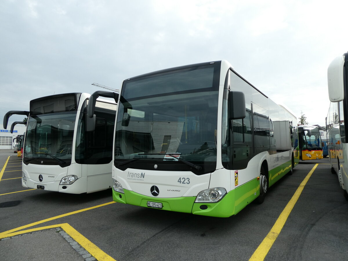 (228'316) - transN, La Chaux-de-Fonds - Nr. 423/NE 195'423 - Mercedes am 25. September 2021 in Kerzers, Interbus