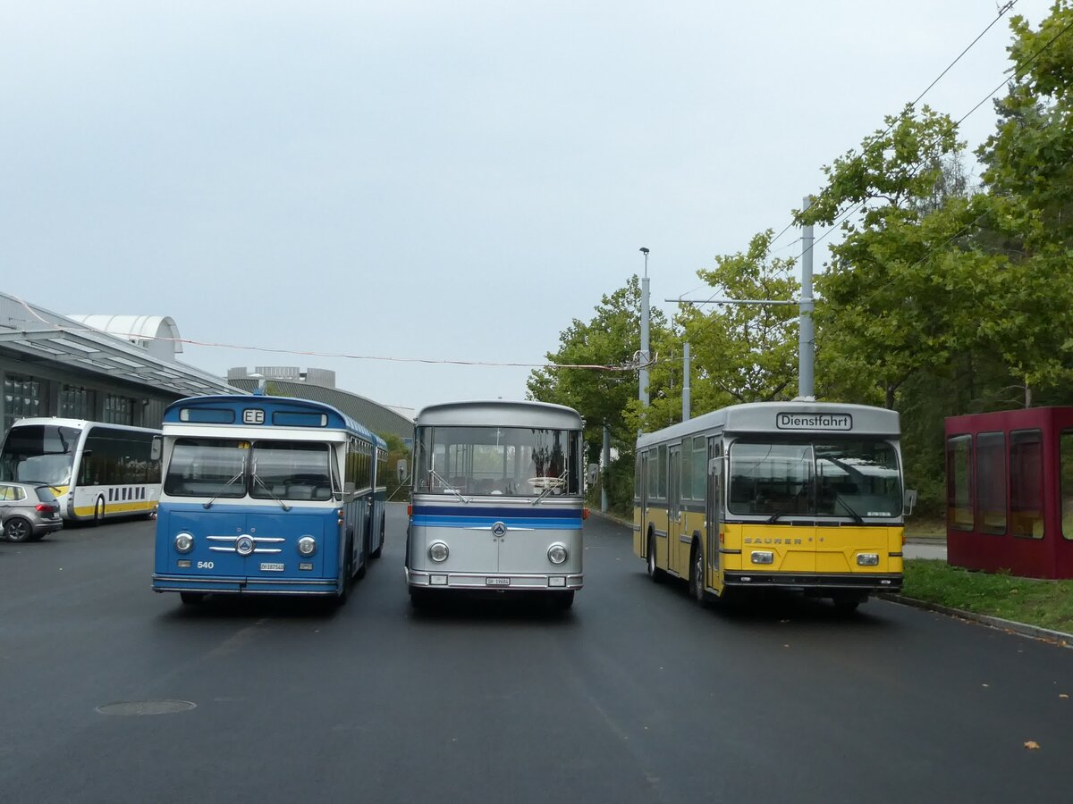 (228'382) - VBZ Zrich (TMZ) - Nr. 540/ZH 187'540 - Saurer/Saurer (ex Nr. 7540; ex Nr. 540) + Borer, Neuhausen - SH 19'684 - Saurer/Tscher (ex Schttler, D-Kln; ex Braun, D-Mnster; ex Schmid, Hemishofen; ex Brtsch, Bttenhard; ex ASS Schleitheim Nr. 8) + Wanner, Schleitheim - SH 93 U - Saurer/Hess (ex Ruklic, Schaffhausen; ex VBSH Schaffhausen Nr. 40; ex VBSH Schaffhausen Nr. 19) am 26. September 2021 in Schaffhausen, Depot VBSH