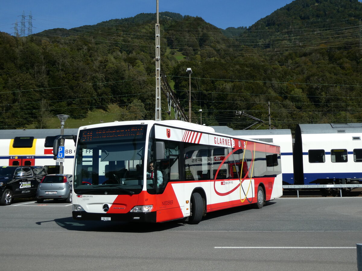 (228'601) - Niederer, Filzbach - Nr. 27/GL 41 - Mercedes am 2. Oktober 2021 beim Bahnhof Ziegelbrcke