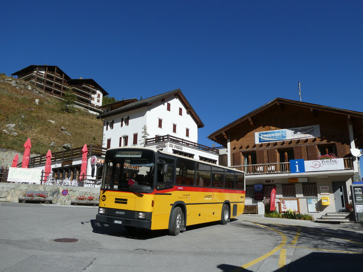 (228'767) - Oser, Brchen - VS 93'575 - NAW/Lauber (ex Epiney, Ayer) am 10. Oktober 2021 in Arolla, Post