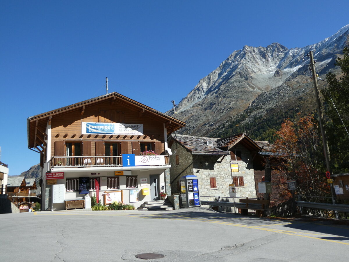 (228'779) - PostAuto-Haltestelle am 10. Oktober 2021 in Arolla, Post