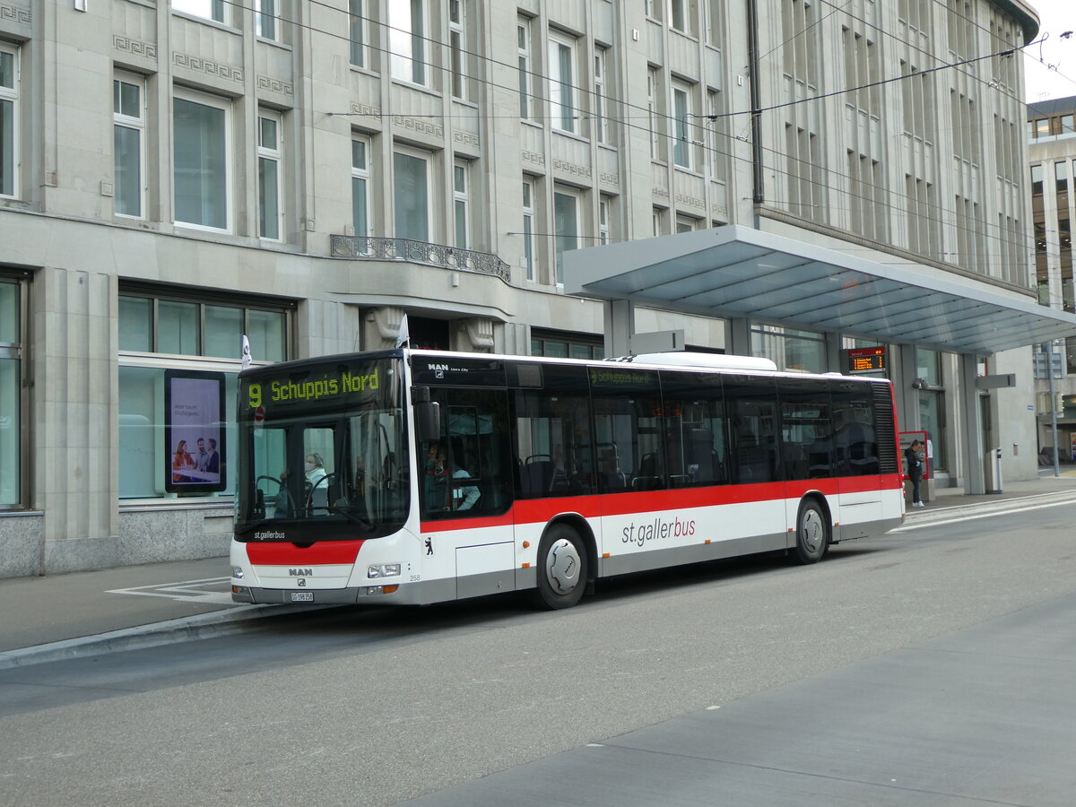 (229'098) - St. Gallerbus, St. Gallen - Nr. 258/SG 198'258 - MAN am 13. Oktober 2021 beim Bahnhof St. Gallen