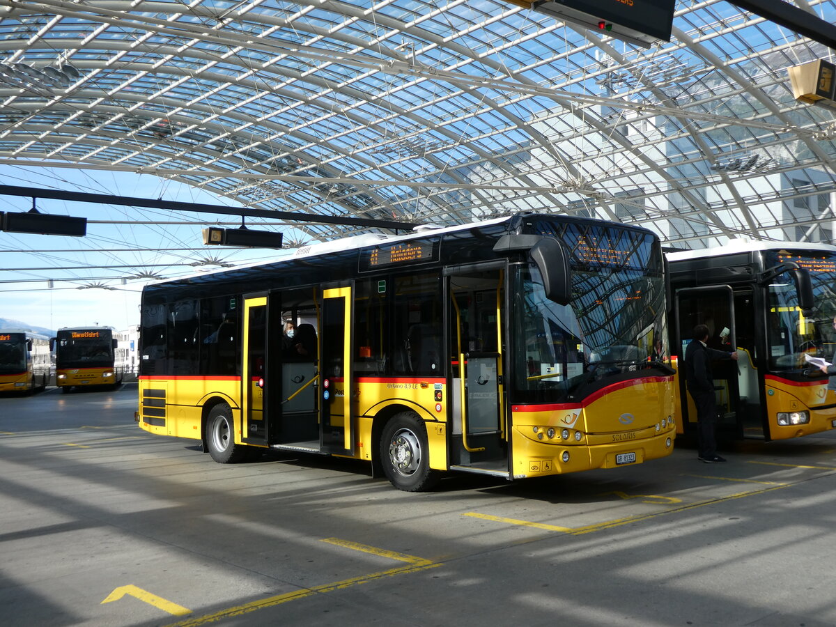 (229'231) - PostAuto Graubnden - GR 81'323 - Solaris am 15. Oktober 2021 in Chur, Postautostation