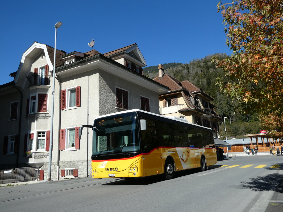 (229'256) - Fontana, Ilanz - Nr. 11/GR 176'057 - Iveco am 15. Oktober 2021 in Ilanz, Poststrasse