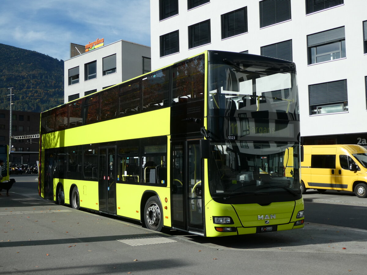 (229'490) - Aus Liechtenstein: PLA Vaduz - Nr. 83/FL 39'883 - MAN am 20. Oktober 2021 beim Bahnhof Sargans