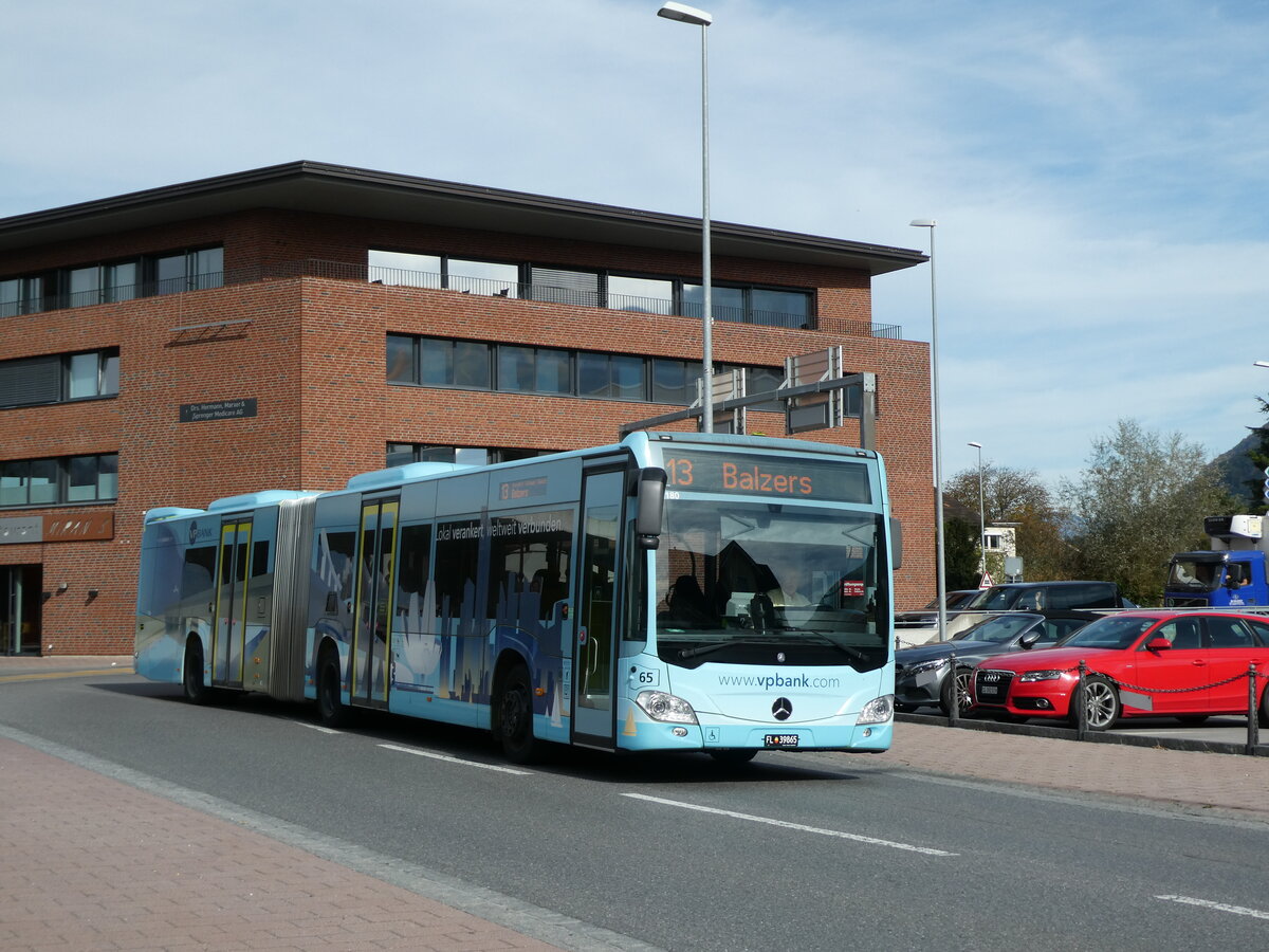 (229'525) - PLA Vaduz - Nr. 65/FL 39'865 - Mercedes am 20. Oktober 2021 beim Bahnhof Schaan