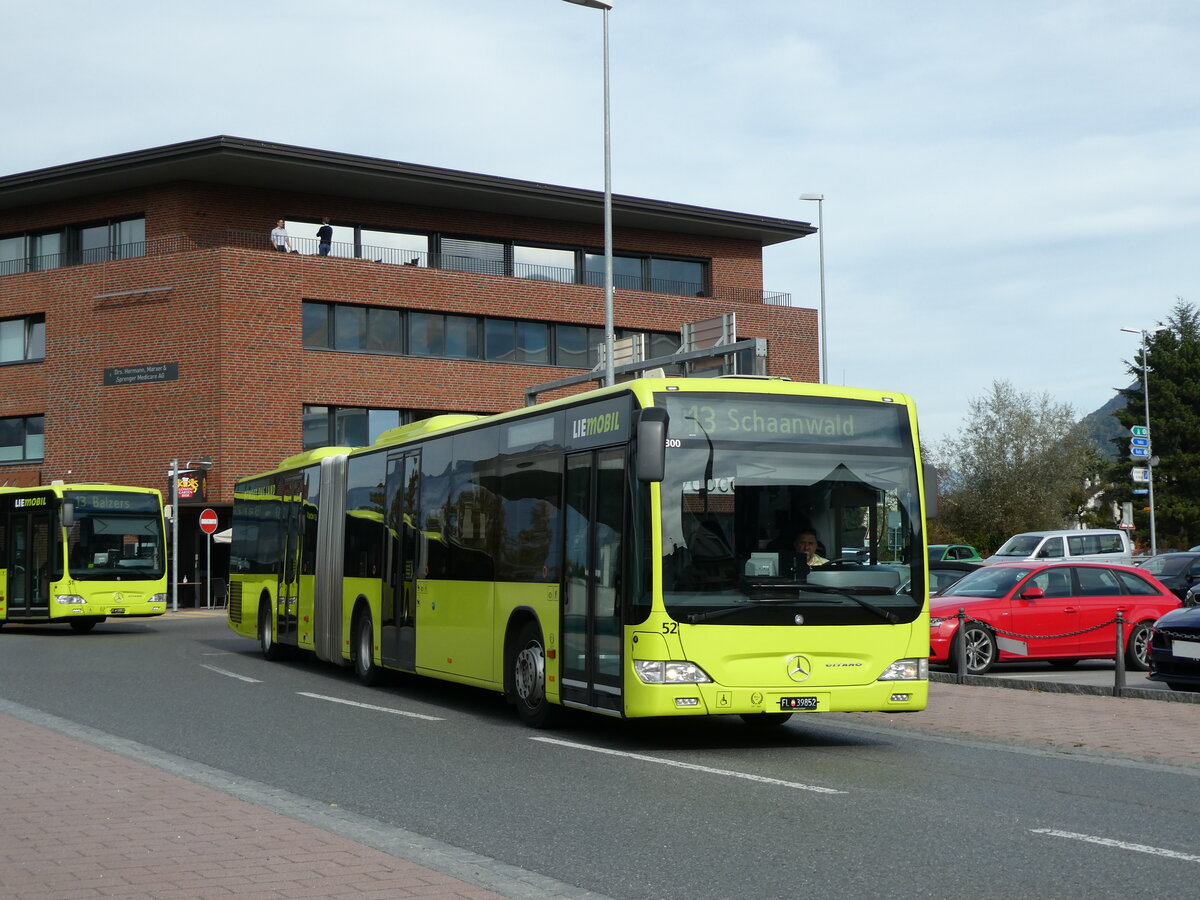 (229'529) - PLA Vaduz - Nr. 52/FL 39'852 - Mercedes am 20. Oktober 2021 beim Bahnhof Schaan