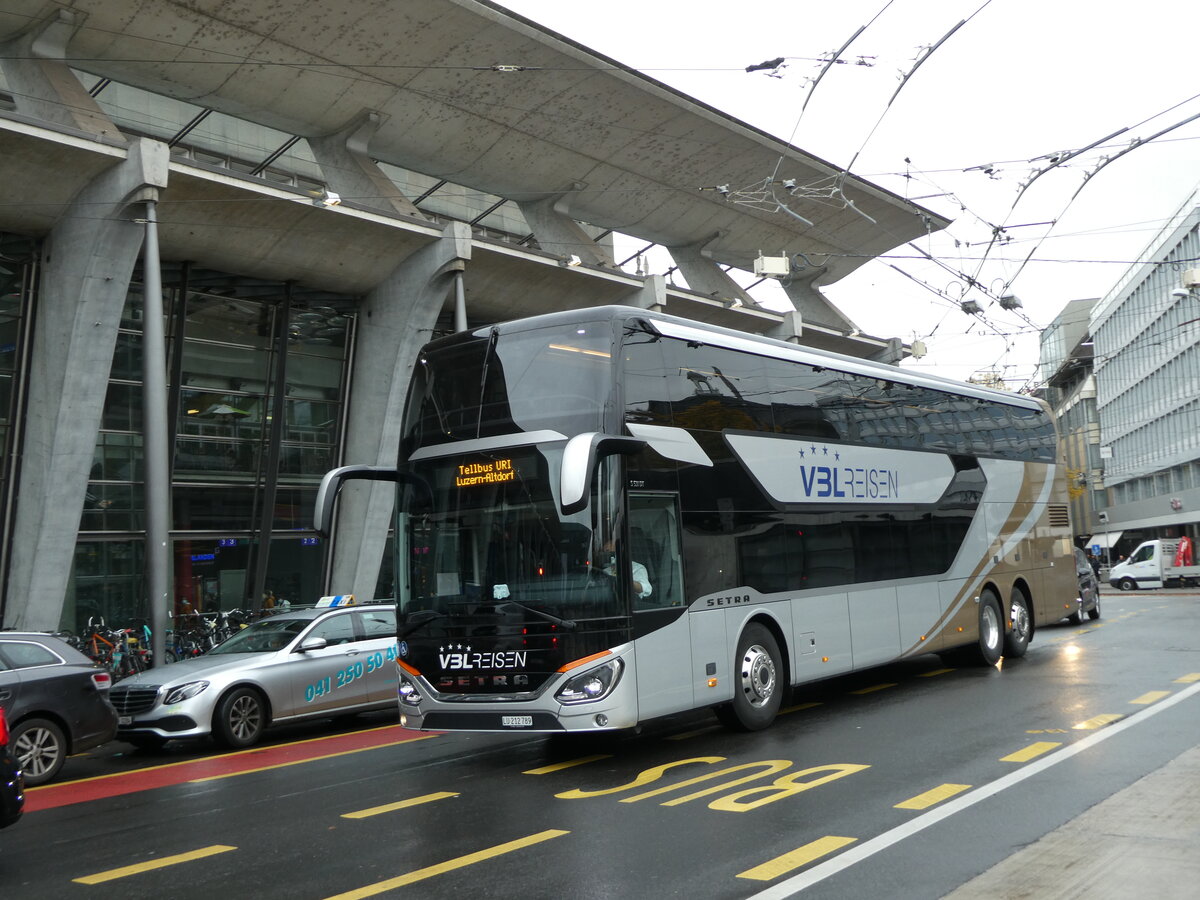 (229'705) - VBL Luzern - Nr. 808/LU 212'789 - Setra am 22. Oktober 2021 beim Bahnhof Luzern