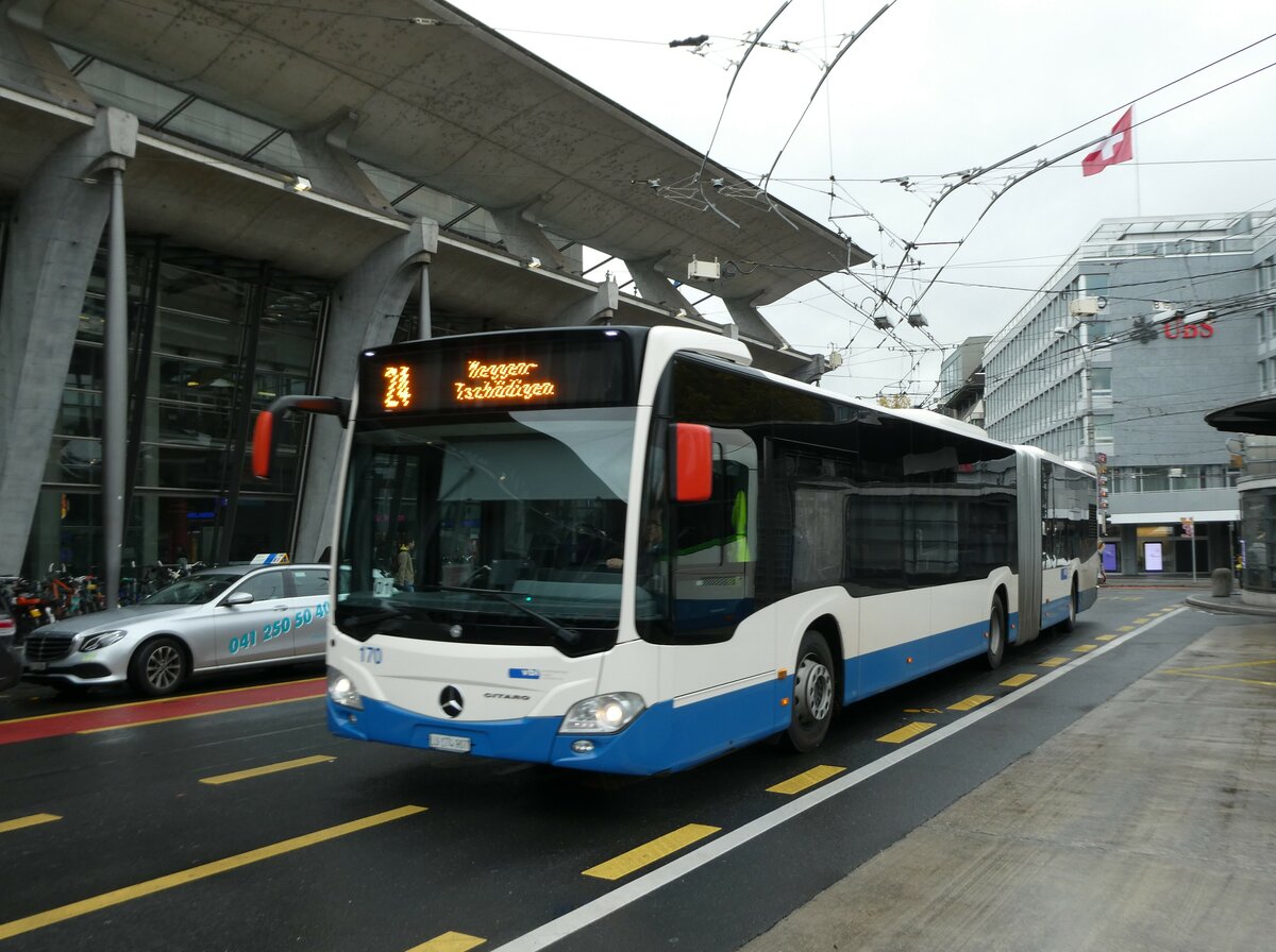 (229'709) - VBL Luzern - Nr. 170/LU 174'907 - Mercedes am 22. Oktober 2021 beim Bahnhof Luzern