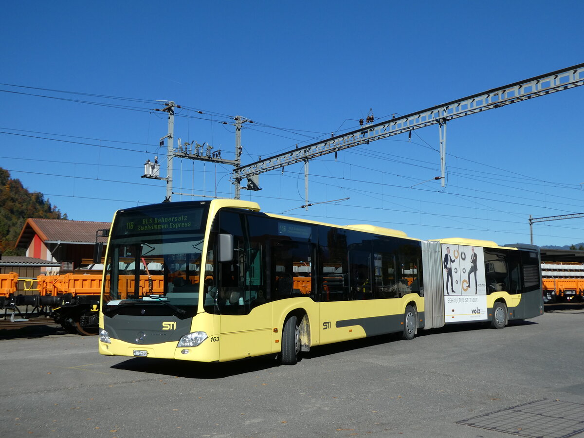 (229'850) - STI Thun - Nr. 163/BE 752'163 - Mercedes am 24. Oktober 2021 beim Bahnhof Wimmis