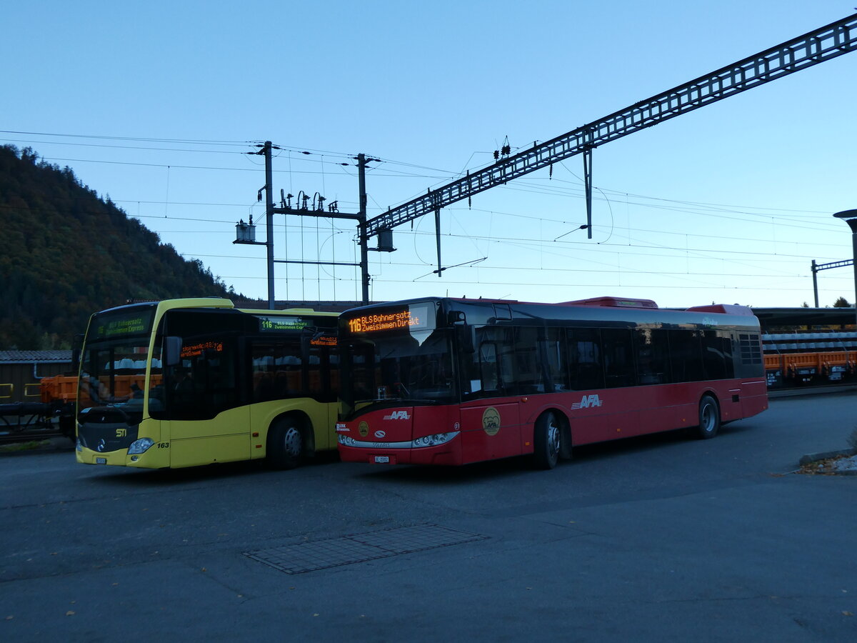 (229'883) - AFA Adelboden - Nr. 51/BE 25'802 - Solaris am 24. Oktober 2021 beim Bahnhof Wimmis