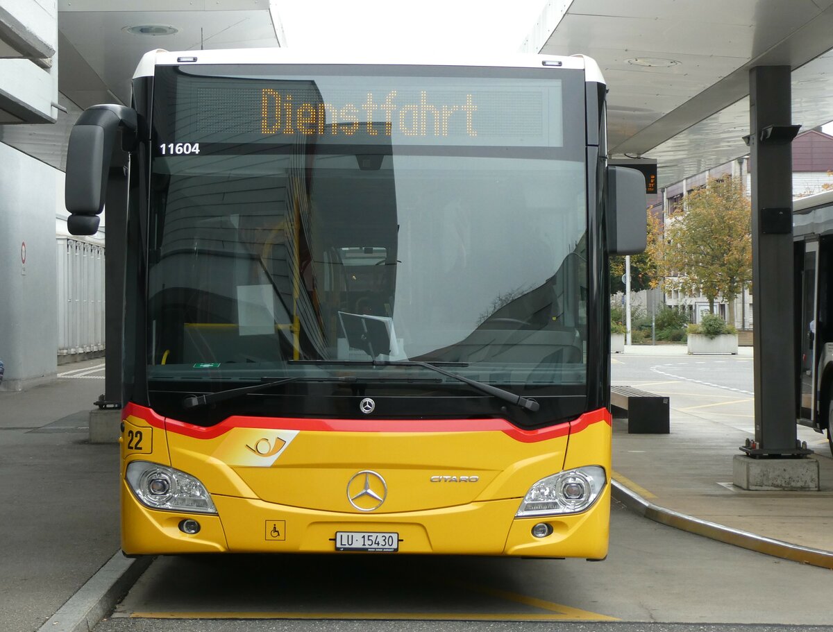 (229'935) - Bucheli, Kriens - Nr. 22/LU 15'430 - Mercedes am 30. Oktober 2021 beim Bahnhof Rotkreuz