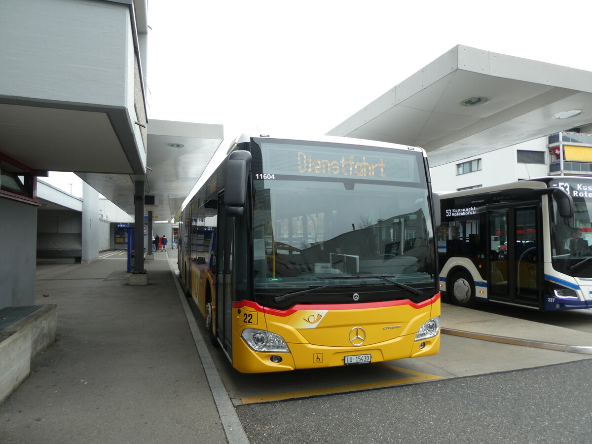 (229'936) - Bucheli, Kriens - Nr. 22/LU 15'430 - Mercedes am 30. Oktober 2021 beim Bahnhof Rotkreuz