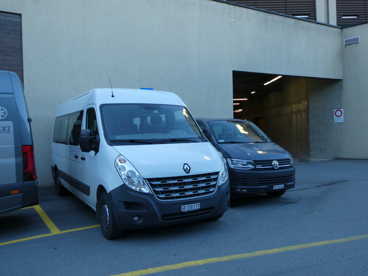 (230'046) - Gaudenz, Andeer - GR 158'179 - Renault am 6. November 2021 beim Bahnhof Thusis