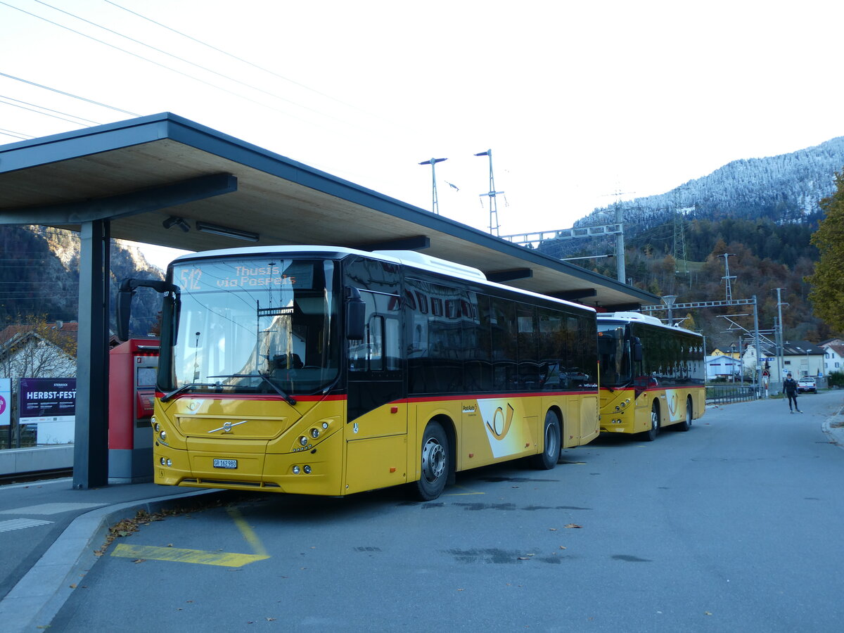 (230'052) - PostAuto Graubnden - GR 162'980 - Volvo am 6. November 2021 beim Bahnhof Rhzns