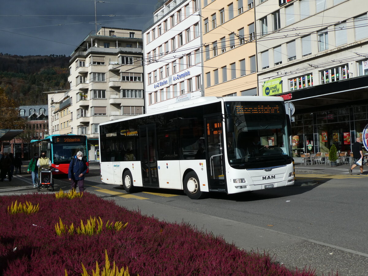 (230'109) - Funi-Car, Biel - Nr. 5/BE 137'705 - MAN/Caetano am 8. November 2021 beim Bahnhof Biel