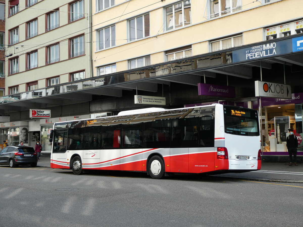 (230'112) - ASm Langenthal - Nr. 60/BE 572'060 - MAN am 8. November 2021 beim Bahnhof Biel