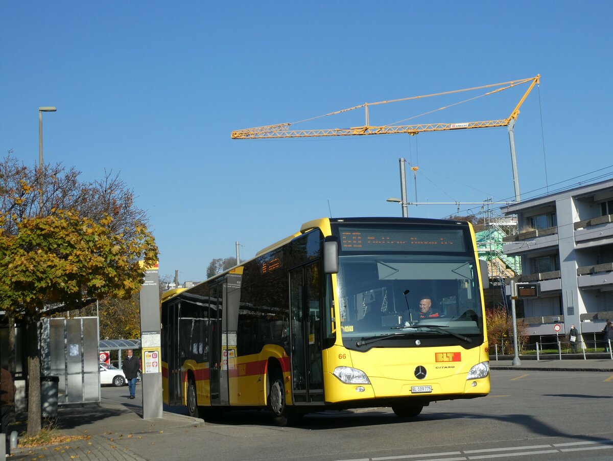 (230'248) - BLT Oberwil - Nr. 66/BL 109'775 - Mercedes am 9. November 2021 in Bottmingen, Schloss