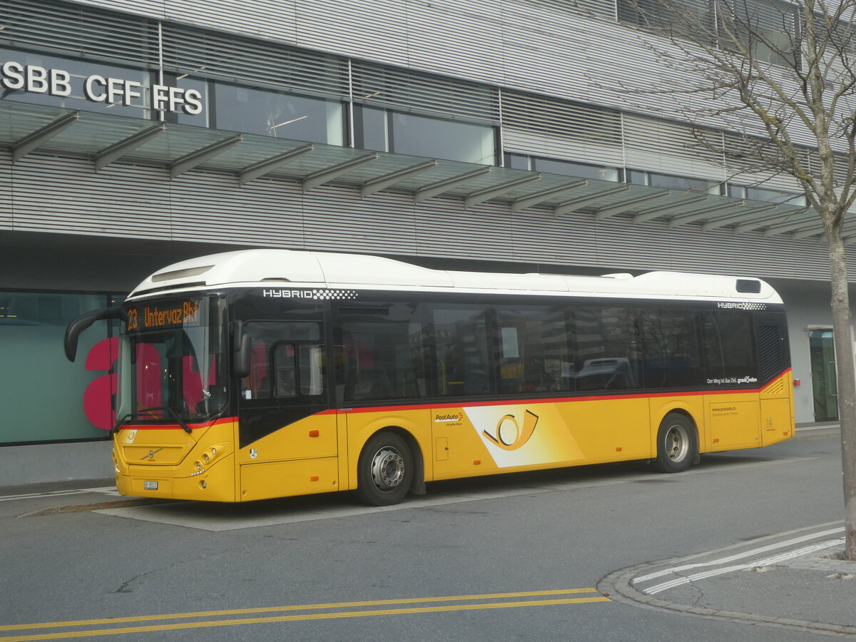 (230'512) - Dnser, Trimmis - GR 95'517 - Volvo am 12. November 2021 beim Bahnhof Landquart