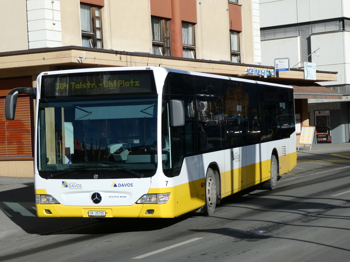 (230'525) - VBD Davos - Nr. 7/GR 25'705 - Mercedes am 12. November 2021 beim Bahnhof Davos Dorf