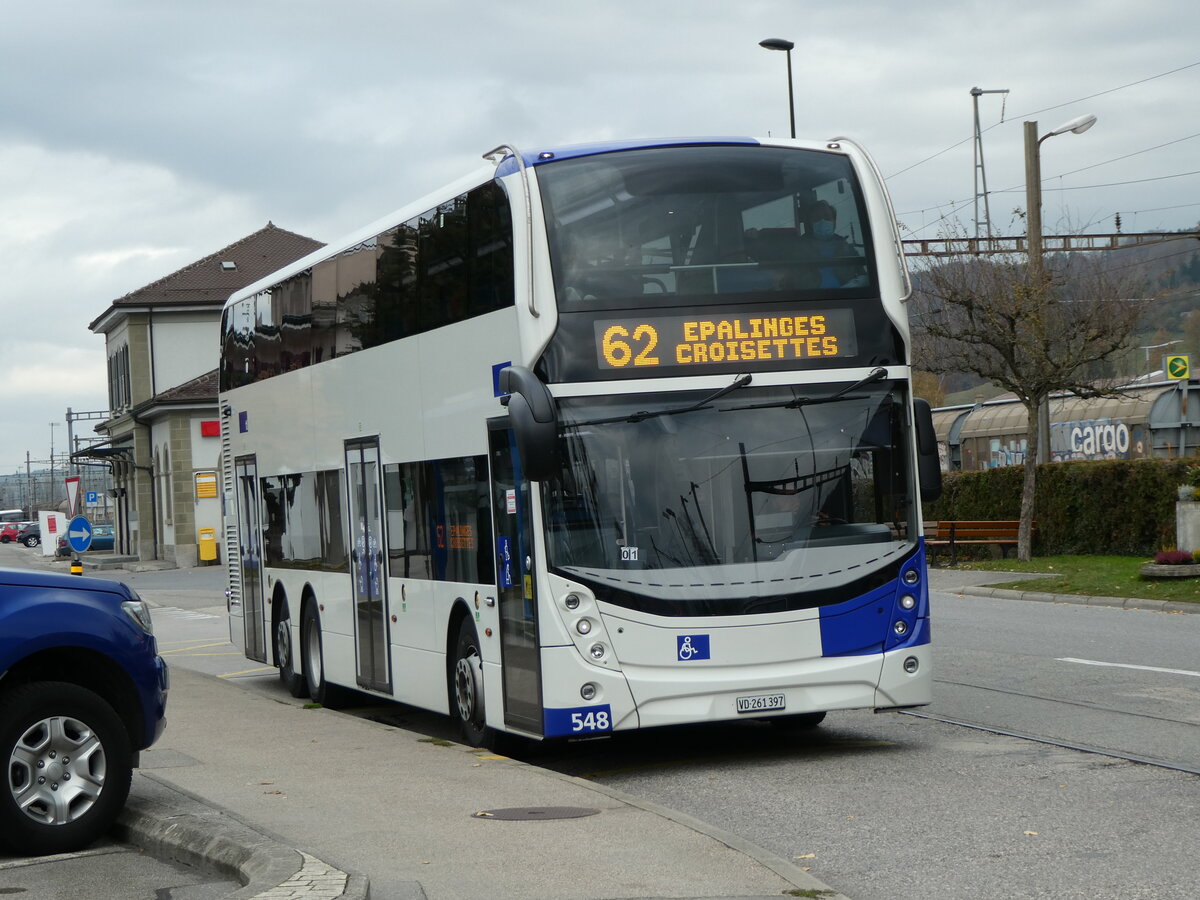 (230'692) - TL Lausanne - Nr. 548/VD 261'397 - Alexander Dennis am 13. November 2021 beim Bahnhof Moudon