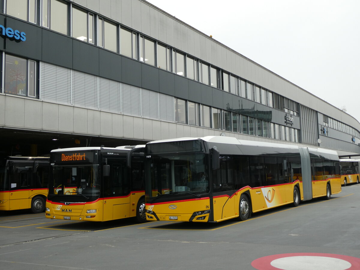 (230'910) - Steiner, Ortschwaben - Nr. 26/BE 79'379 - Solaris am 24. November 2021 in Bern, Postautostation