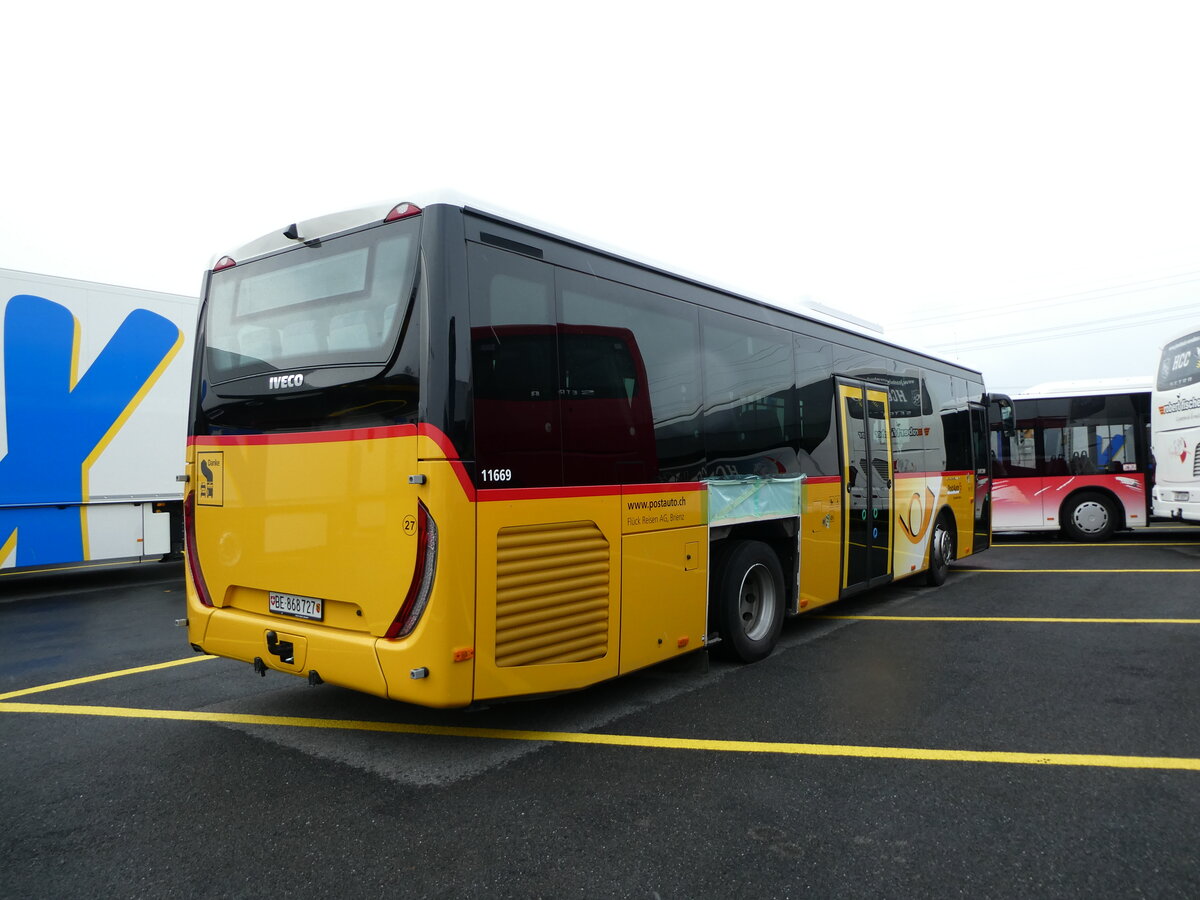 (231'018) - Flck, Brienz - Nr. 27/BE 868'727 - Iveco am 28. November 2021 in Kerzers, Interbus