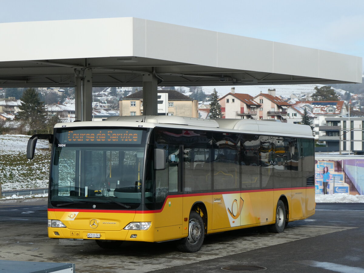 (231'145) - CarPostal Ouest - VD 510'263 - Mercedes am 12. Dezember 2021 in Moudon, Tankstelle Faucherre