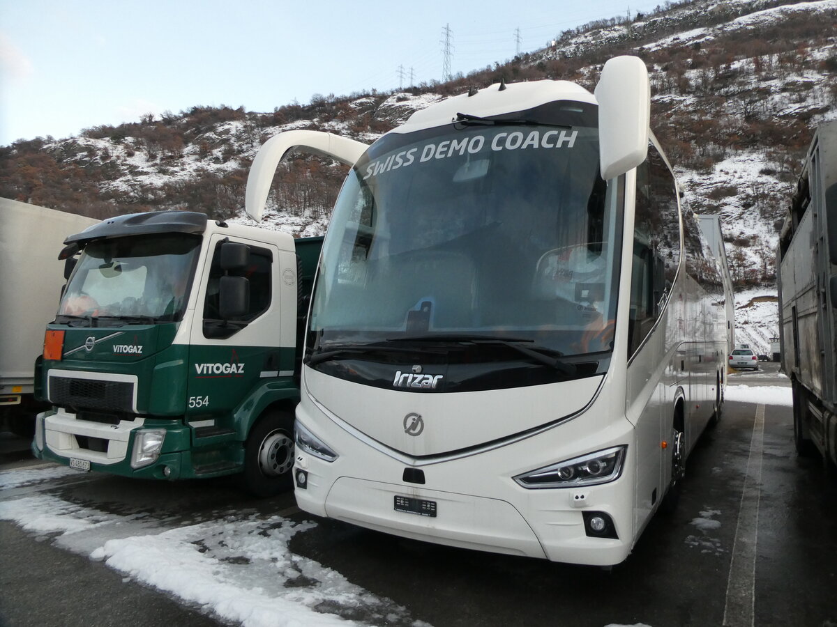 (231'198) - Visa, Saxon - Irizar am 12. Dezember 2021 in Saxon, Garage