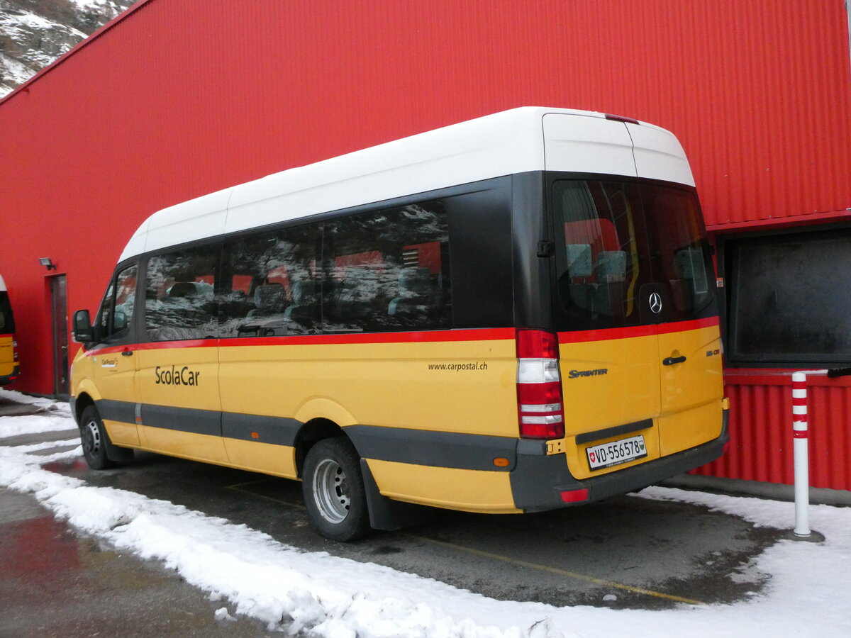 (231'200) - CarPostal Ouest - VD 556'578 - Mercedes am 12. Dezember 2021 in Saxon, Garage Visa