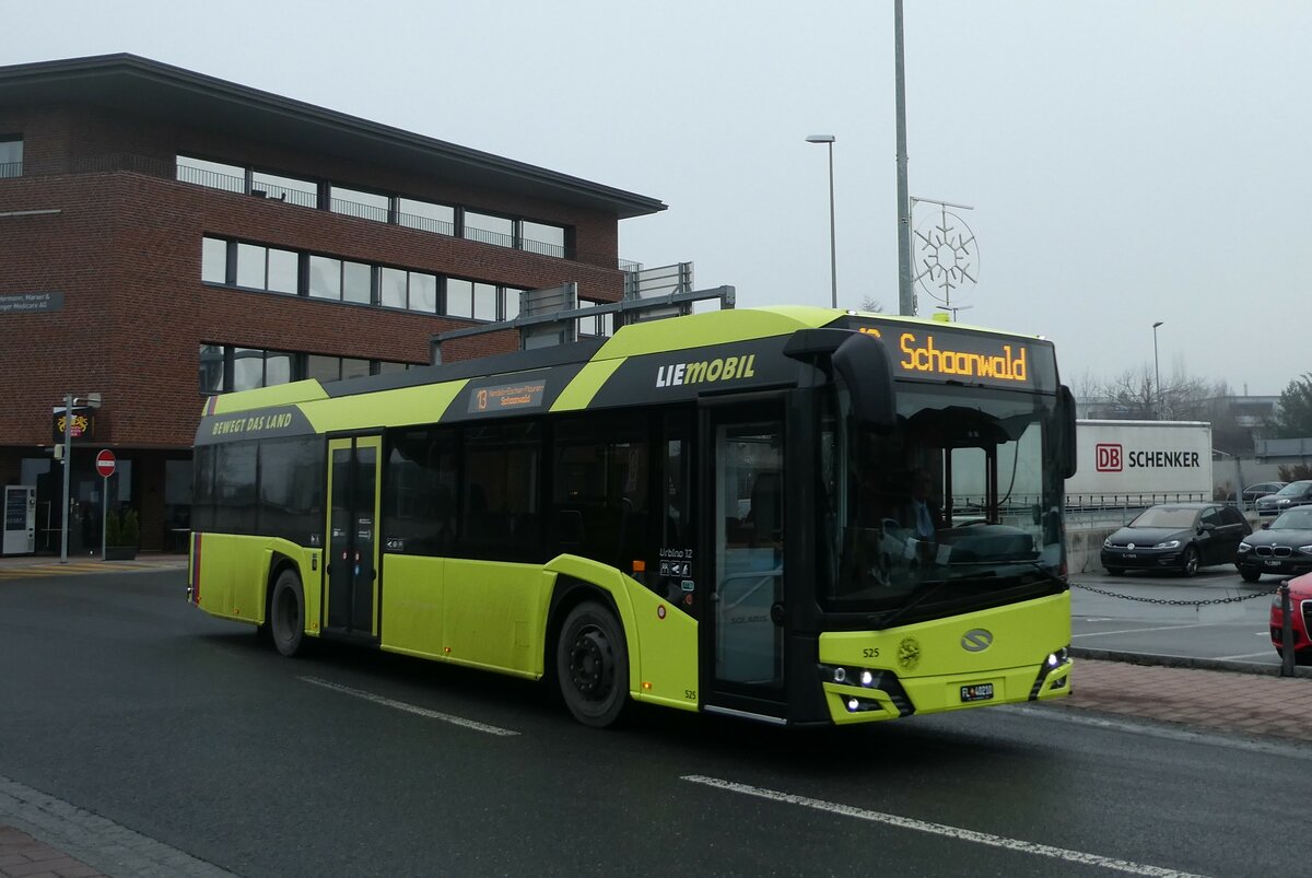 (231'315) - BOS PS Anstalt - Nr. 525/FL 40'210 - Solaris am 15. Dezember 2021 beim Bahnhof Schaan