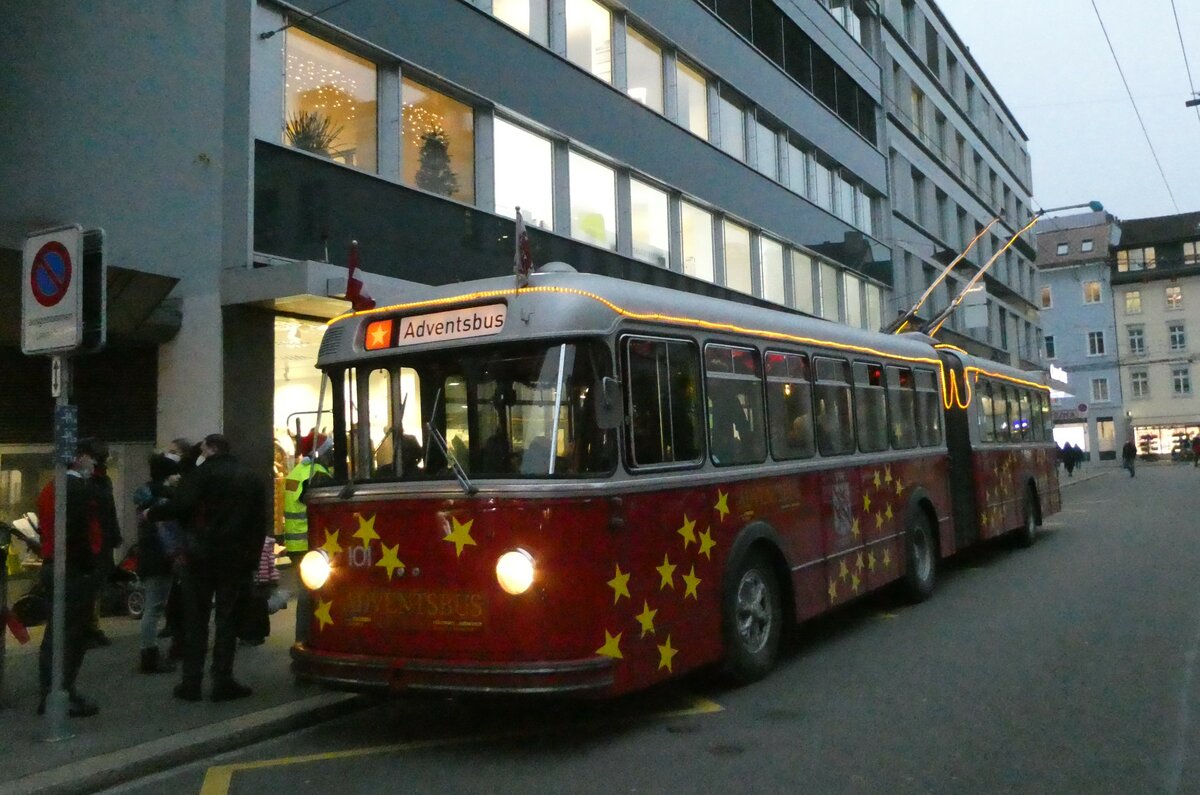 (231'362) - VW Winterthur - Nr. 101 - FBW/SWS Gelenktrolleybus am 15. Dezember 2021 in Winterthur, Bankstrasse