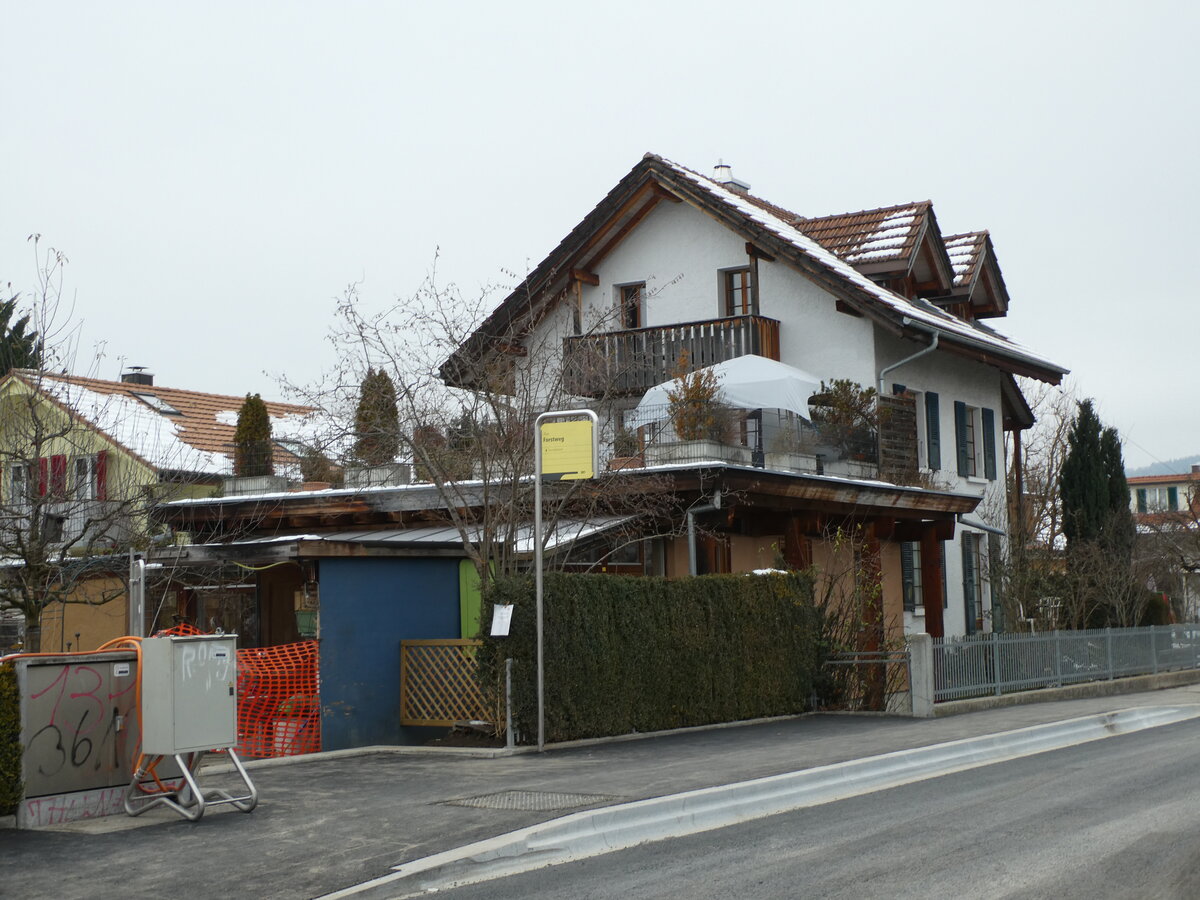 (231'394) - STI-Haltestelle am 17. Dezember 2021 in Thun-Lerchenfeld, Forstweg (kurz vor der Fertigstellung)