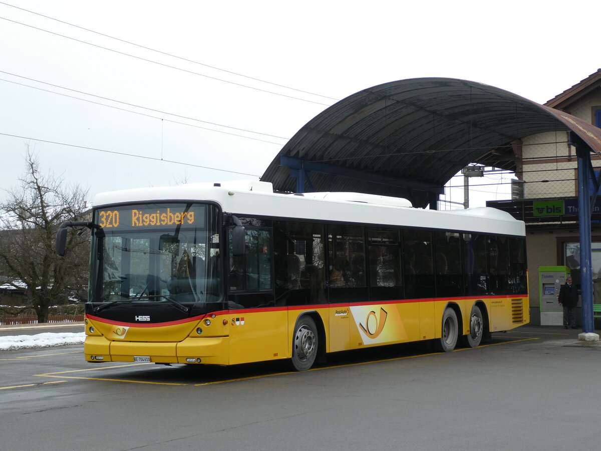 (231'402) - Engeloch, Riggisberg - Nr. 18/BE 704'610 - Scania/Hess am 17. Dezember 2021 beim Bahnhof Thurnen