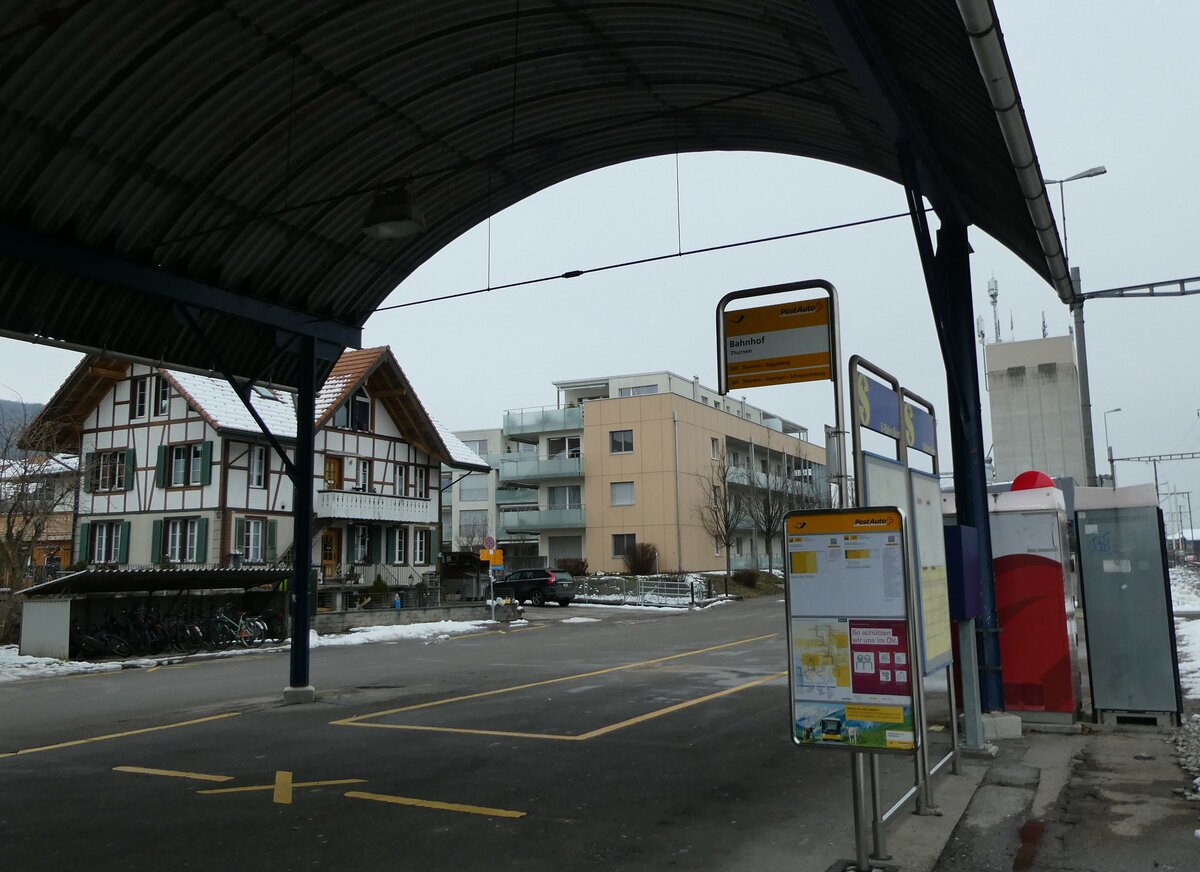 (231'436) - PostAuto-Haltestelle am 17. Dezember 2021 beim Bahnhof Thurnen